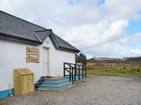 Cosy single-storey cottage | Riverview Cottage, Acharacle