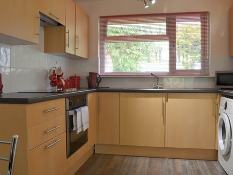 Kitchen | Seaton - Rosecraddoc Holiday Village, Liskeard