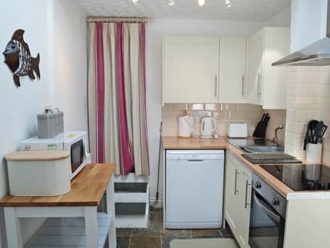 Galley style kitchen | Little Tamarisk, Padstow