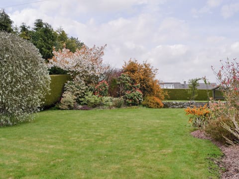 Large lawned garden | Hameish Holiday Cottage, Kirkcudbright