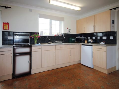 Well appointed kitchen area | Tom Putt - The Old Kennels Holidays, Ledbury