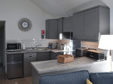 Well equipped kitchen | Little Tregarthen, Padstow