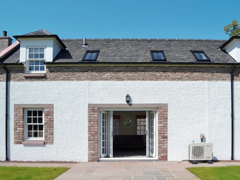 Beautiful paved walkway and patio | The Old Gasworks Building - Old Montrose, Montrose