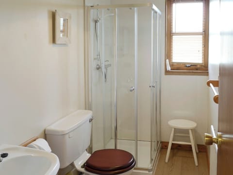 Family shower room | Lochinchard Cottage, Kinlochbervie, Sutherland