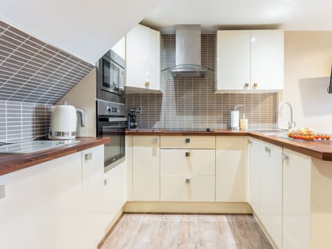 Attractive open-plan design | Ty Bach Twt, Dyffryn Ardudwy, near Barmouth