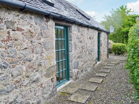Exterior | Burns Cottage, Drumnadrochit, by Inverness