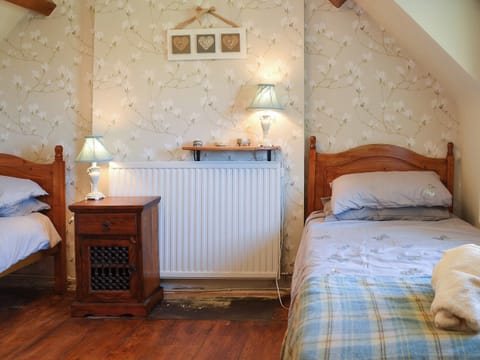 Relaxing twin bedded room | Y Bwthyn, Llandygai, near Bangor