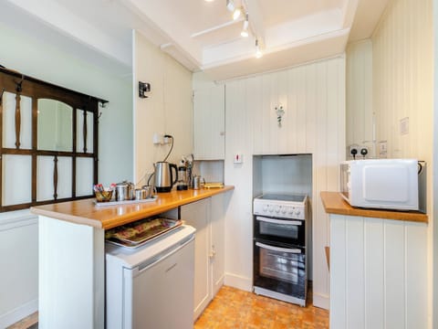 Kitchen area | Memory Cottage, Mevagissey