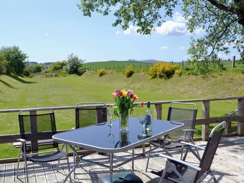 Sitting-out-area | The Carriage, Bridge of Dee, nr. Castle Douglas