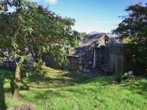 Lush garden with mature trees | Birkerthwaite Barn - Birkerthwaite Cottages, Eskdale