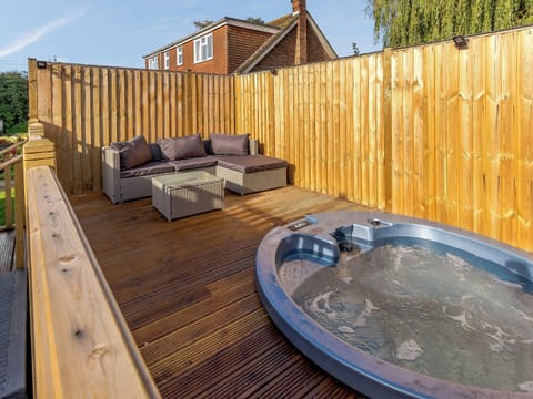 Hot tub | Lilac Studio, Wheldrake, near York