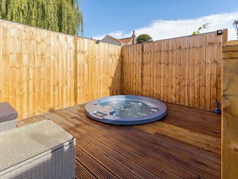 Hot tub | Lilac Studio, Wheldrake, near York