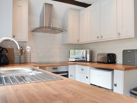 Wonderful well-equipped kitchen | Bluebell Cottage, Over Stowey, near Taunton