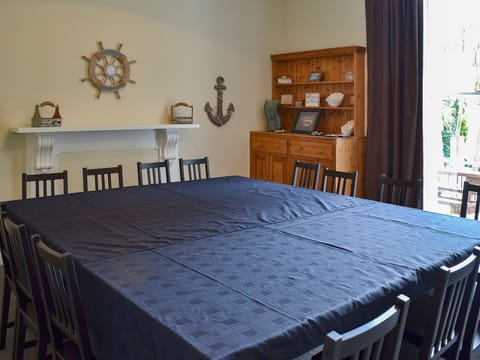 Large dining room with impressive table | Baytree House, Torquay