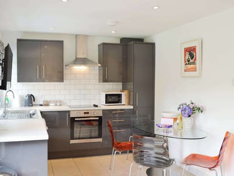 Fully appointed kitchen and dining area | Happys - Happys and Gracelands, Lelant, near St Ives