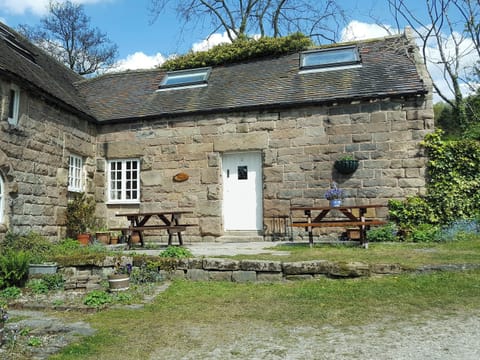 Beautiful rural holiday property set on a working farm | Nightingale Cottage - Leashaw Farm, Whatstandwell, near Matlock