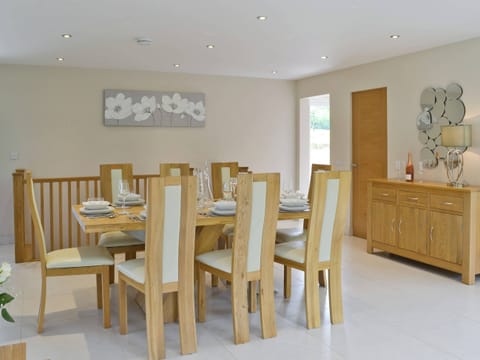 Stylish dining area | Honey Pippin - Horselake Farm Cottages, Cheriton Bishop