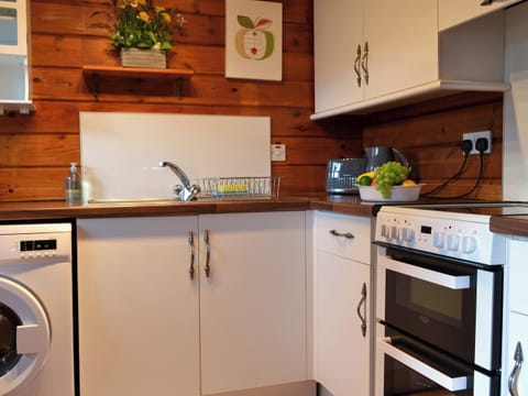 Kitchen | Dontra Log Chalet 2 - Dontra Log Chalets, Banavie, near Fort William