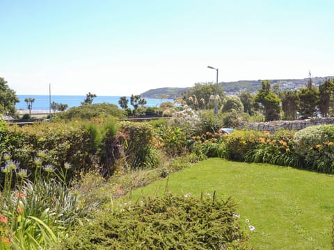 Magnificent view over the garden | Lyndale, Penzance