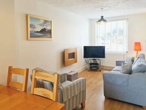 Living room/dining room | Castle Cottage, Criccieth