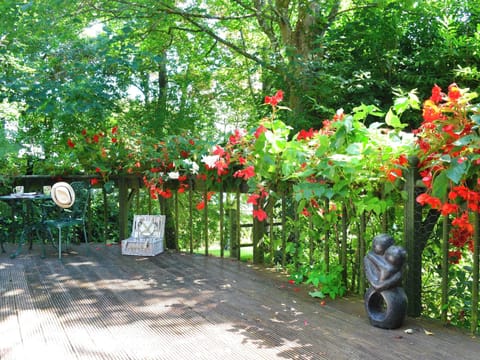 Patio area overlooking established woodland grounds | Beach Retreat - Treloyhan, St Ives