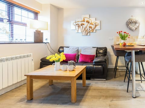 Light and airy living space | Bwthyn Bach, Dyffryn Ardudwy, near Barmouth