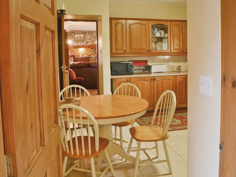 Dining area | Cae Bach Cottage, Dinas, Lleyn Peninsula