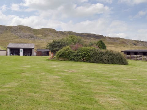 Extensive lawned garden | Barley Heights, Hapton