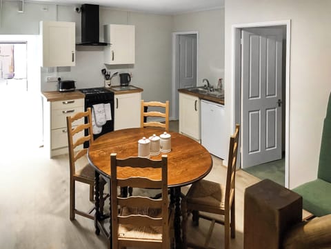 Open plan living space | Crogen Coach House, Bala