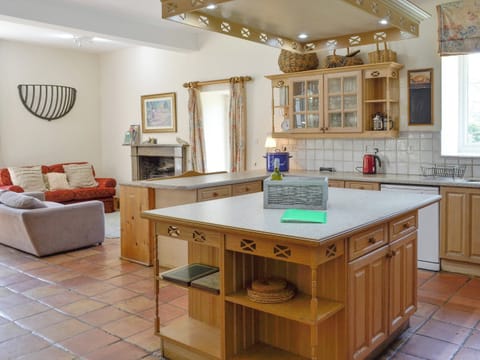 Fully appointed kitchen with ‘island’ | Crogen Coach House, Bala