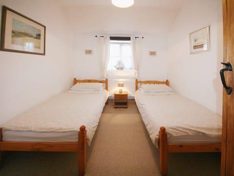 Twin bedroom | The Willows, Ilston, Gower, Swansea