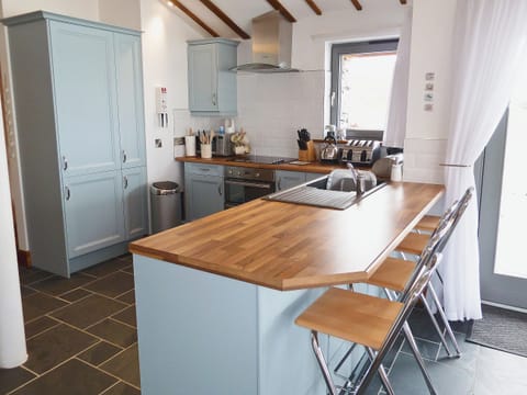 Well equipped kitchen with slate floor | Beach Bay Cottage, Carnish, Uig, Isle of Lewis