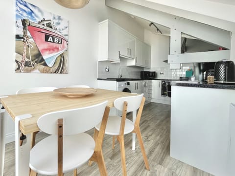 Well equipped, stylish kitchen | Seascape, New Quay