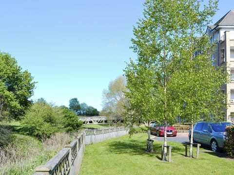 Lovely views over rural surroundings | Powderhall Brae, Edinburgh
