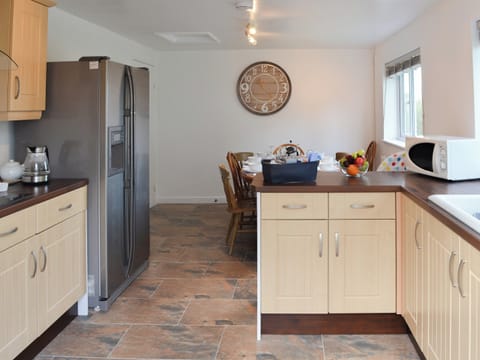 Lovely well equipped kitchen | Rhos Y Grug, Llangwnadl, near Pwllheli