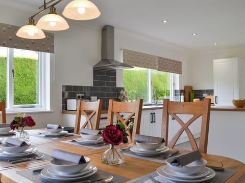 Dining area and kitchen | Fourwinds, Keswick
