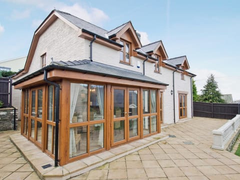 Bespoke detached holiday home | Magnolia Cottage, Aberaeron