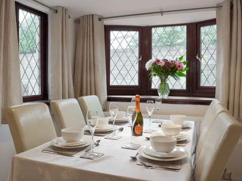 Light and airy dining space | Sea Breeze, The Mumbles