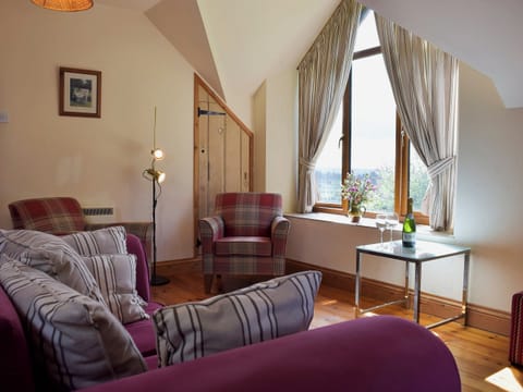 Living room/dining room | The Granary, Tufton