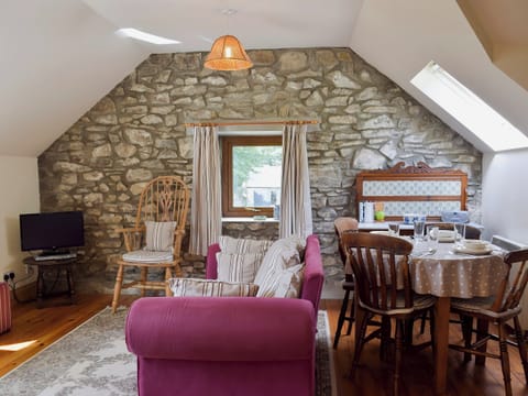 Living room/dining room | The Granary, Tufton