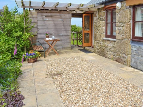Chamring sitting out area | Sparrows, Morvah, near Zennor