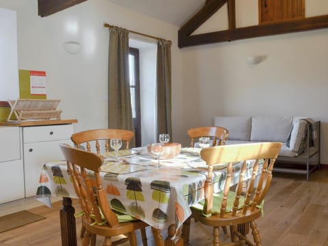 Stylish kitchen and dining area | Ysgubor, Tregarth, near Bangor