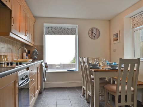 Kitchen with dining area | Wendon, Criccieth, near Porthmadog