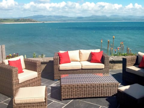 Wonderful sea views from the sitting out area | Wendon, Criccieth, near Porthmadog