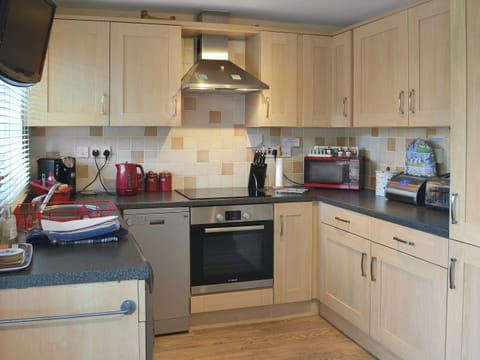 Well equipped kitchen | Fishers Cottage, Seahouses