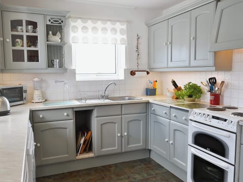 Kitchen | West Lawn, Rhosneigr, Anglesey