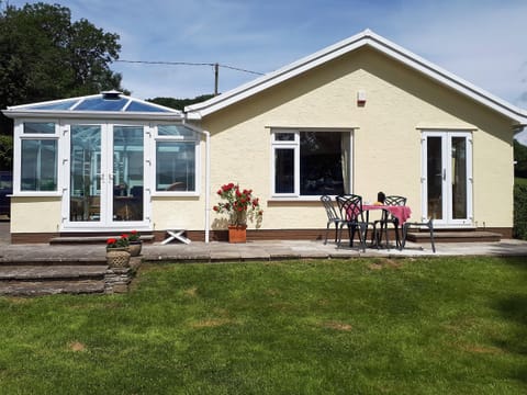 Warm and welcoming bungalow | Tegfan, Llangenny, near Crickhowell