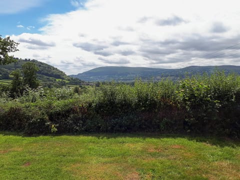Enclosed lawned garden with garden furniture and gas BBQ | Tegfan, Llangenny, near Crickhowell