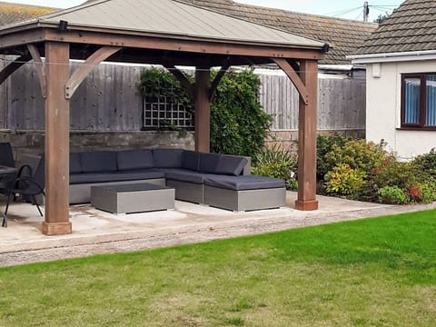 Sitting-out-area | Tir Nani Ogg, Towyn, near Rhyl