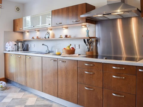 Wonderful fitted kitchen with all appliances | The Roundel, Balmullo, near St Andrews